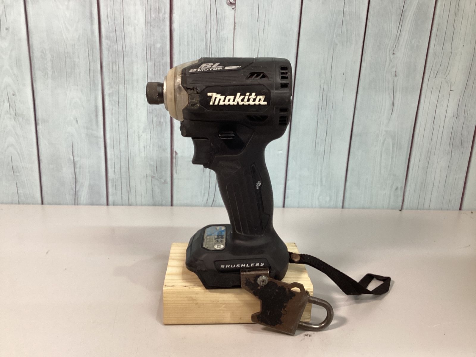 中古 mkita マキタ TD161DRGXB 充電式インパクトドライバ 14.4v 6.0Ah 電池1個 黒 ブラック 30009145 ☆中古品☆makita マキタ 14.4V 充電式インパクトドライバ TD161DRGXB