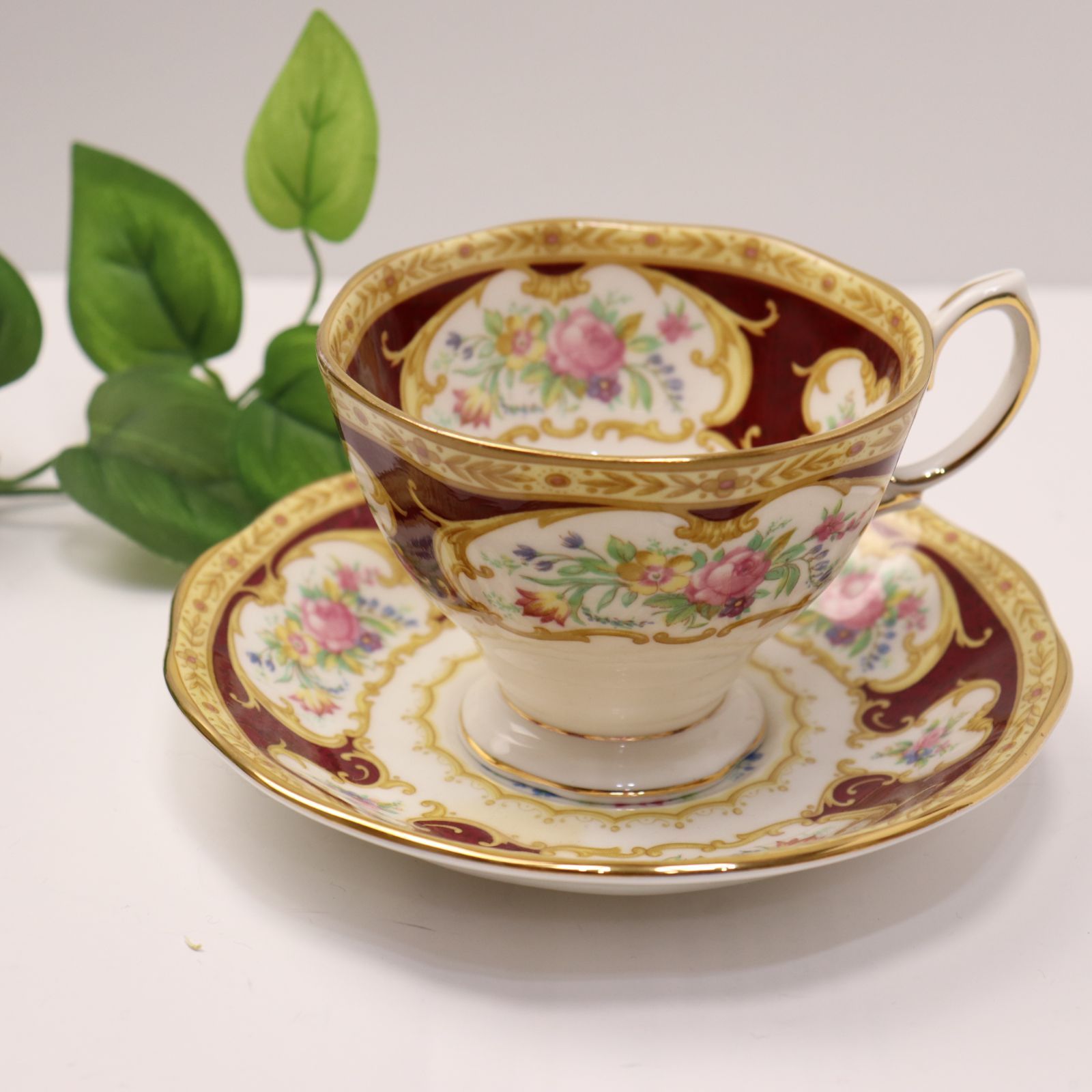 英国 ロイヤルアルバート ROYAL ALBERT Lady Hamilton カップ&ソーサー 