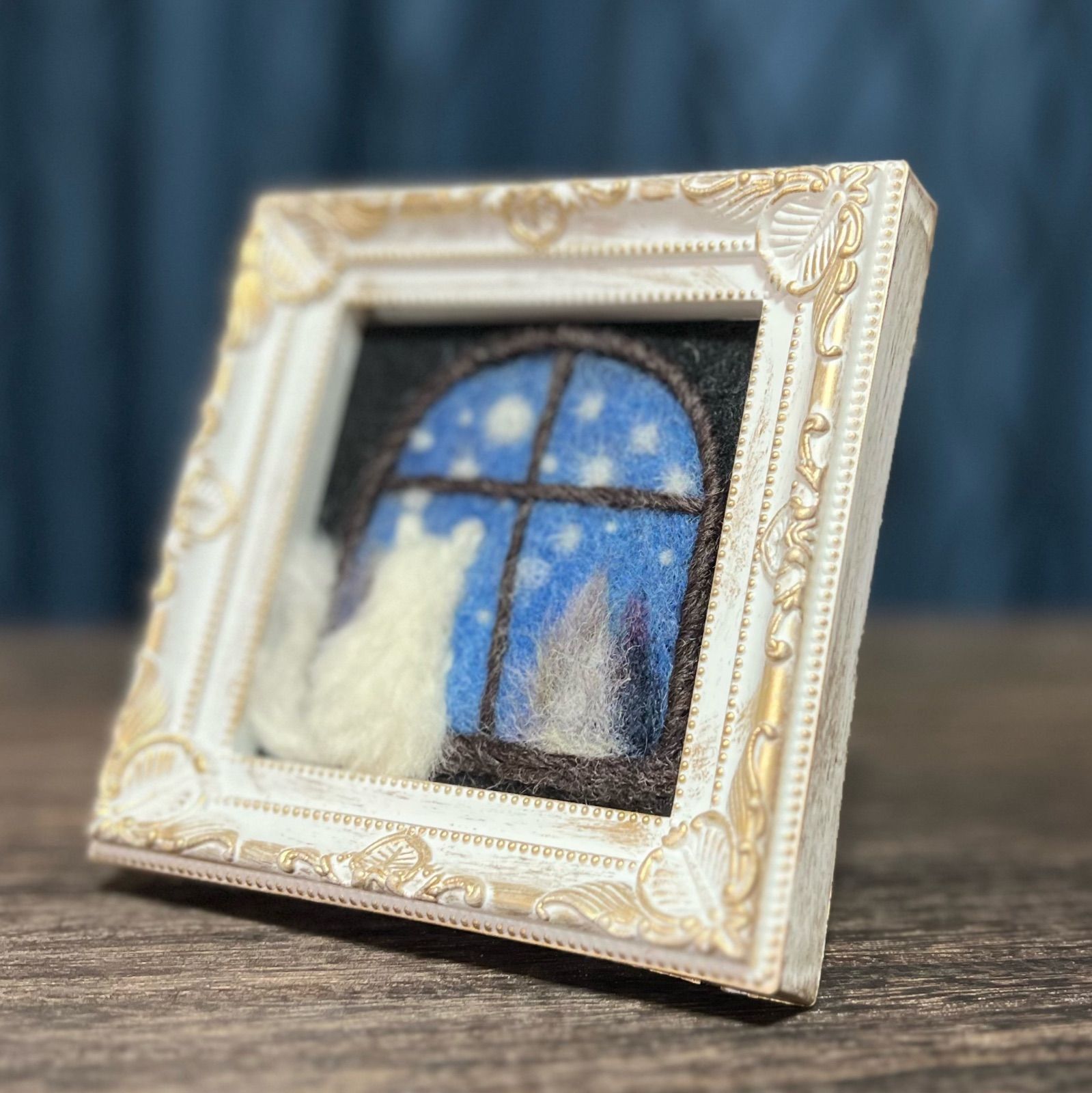 羊毛フェルト 『雪降る夜の街』 ハンドメイド 羊毛絵画 ウール刺繍 羊毛フェルト ミニ絵画『雪降る夜に』羊毛絵画 羊毛刺繍 - メルカリ