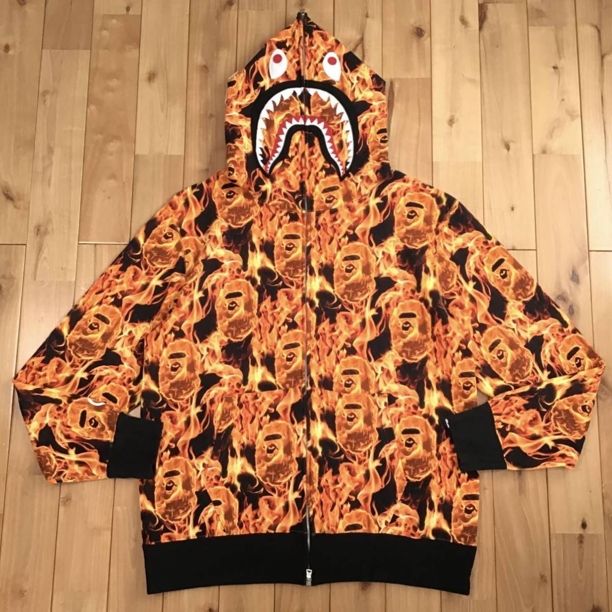 APE BAPE KAWS FLAME SHARK HOODIE パーカー　M APE BAPE KAWS FLAME SHARK HOODIE パーカーM