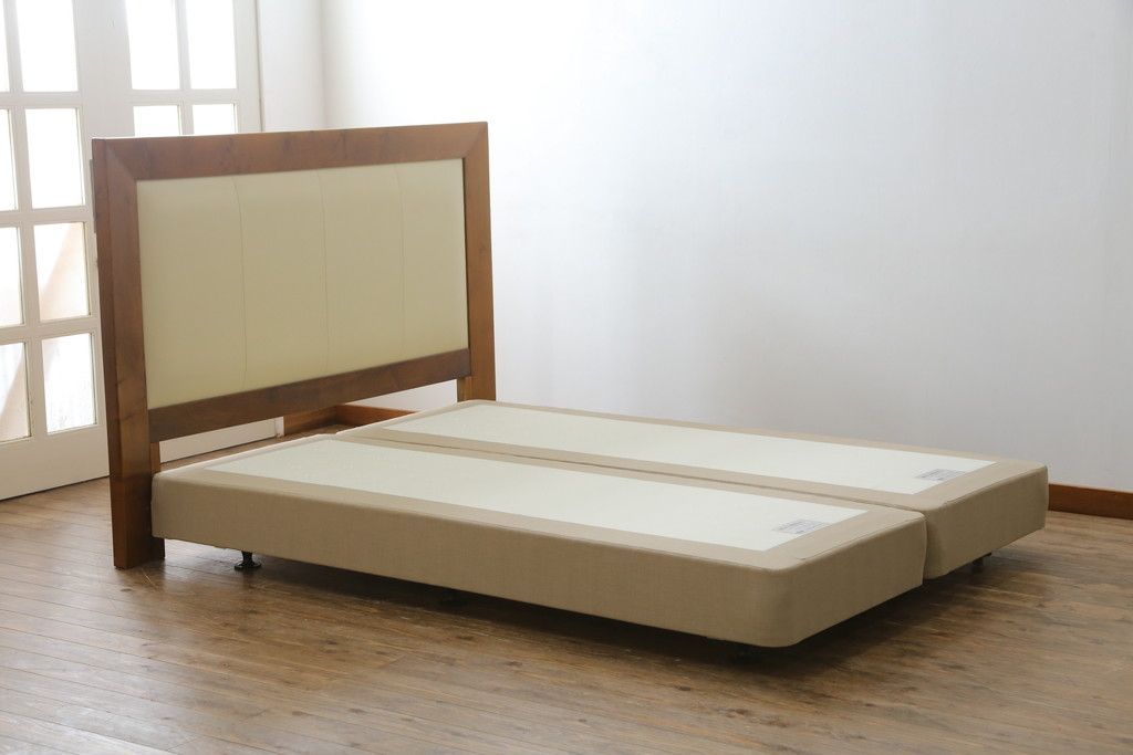 シモンズ ダブルベッド（フレーム+マットレス）※ 床板破損あり シモンズ ダブルベッド（フレーム+マットレス）※ 床板破損あり ベッド