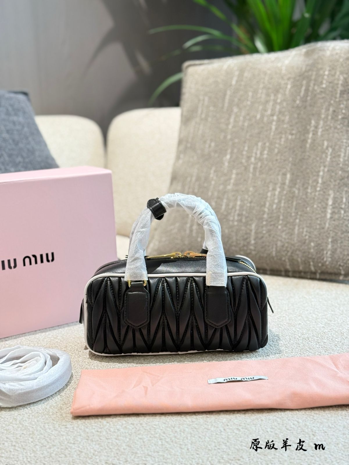 今日特価】MiuMiu ボウリングバッグ SS25 ショーモデル 22cm-MM
