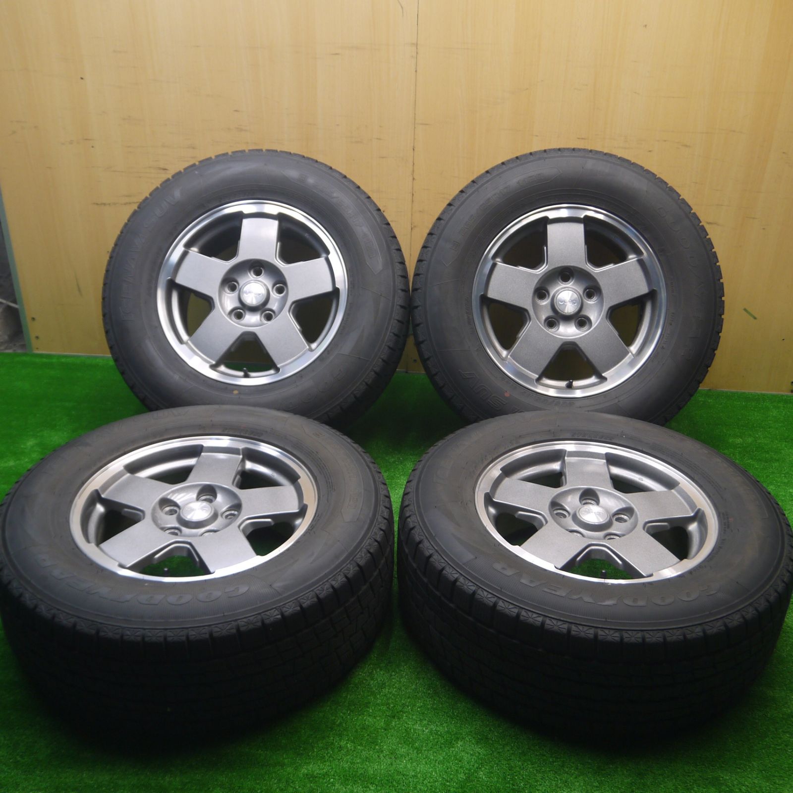 送料無料* バリ溝！キレイ！8.5分☆JEEP ジープ JK ラングラー 純正 