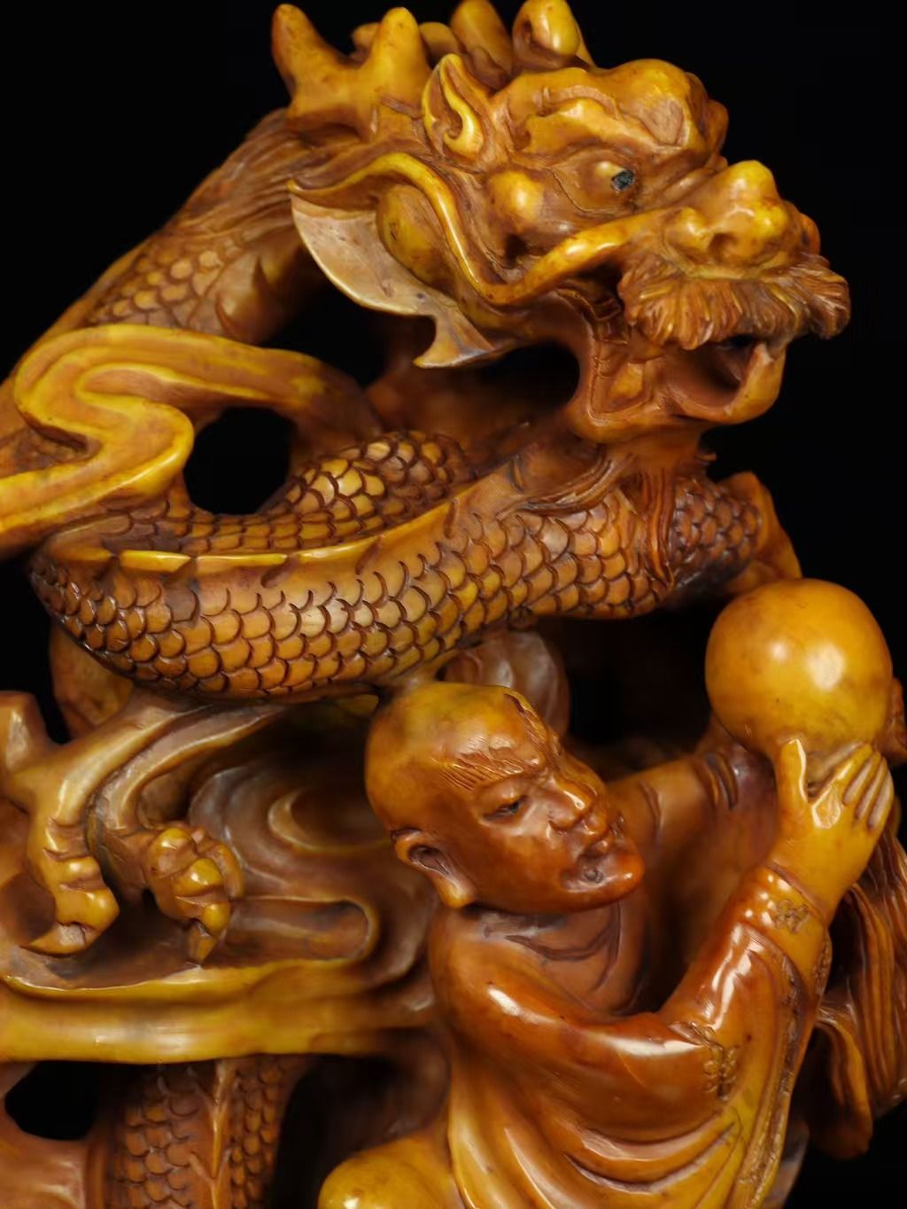 中国古美術.旧蔵.甲辰年秋月.尚均作.珍品寿山田黄石彫刻人物置物