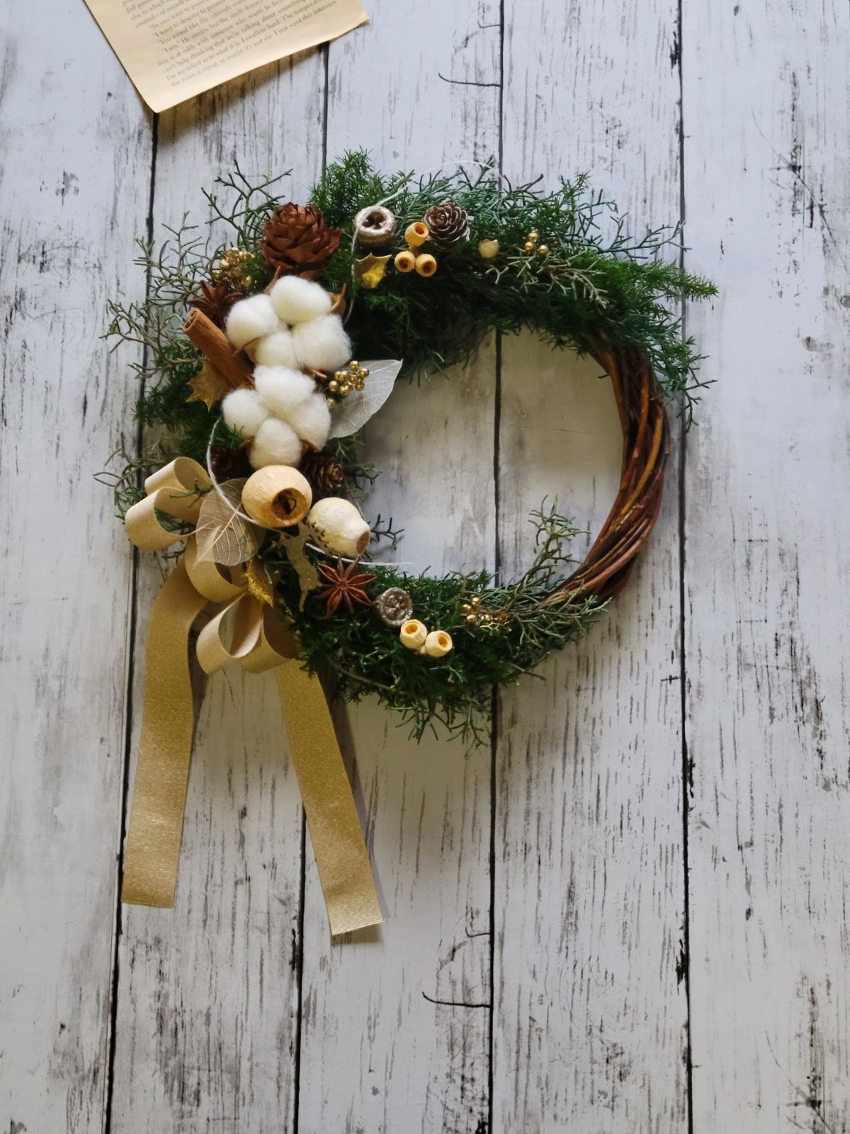 クリスマス リース 木の実とトナカイのハーフムーンリース - メルカリ