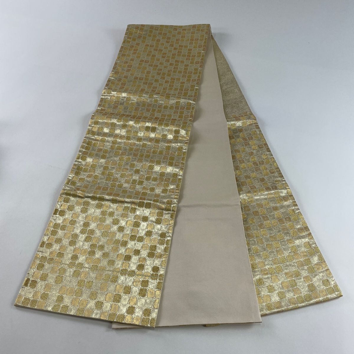 袋帯 美品 秀品 幾何学 金糸 箔 金色 六通 正絹 【中古】 - メルカリ