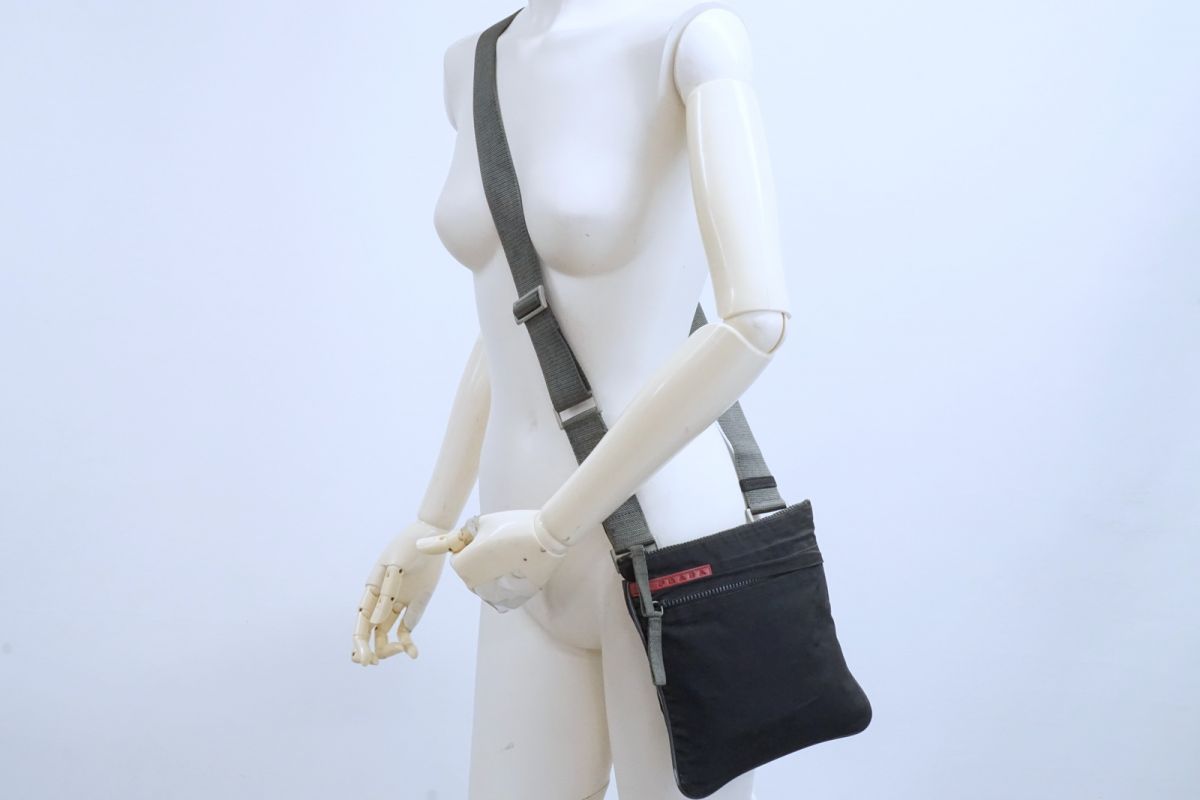 プラダ スポーツ ミニ ショルダーバッグ サコッシュ ロゴ 2024 メンズ