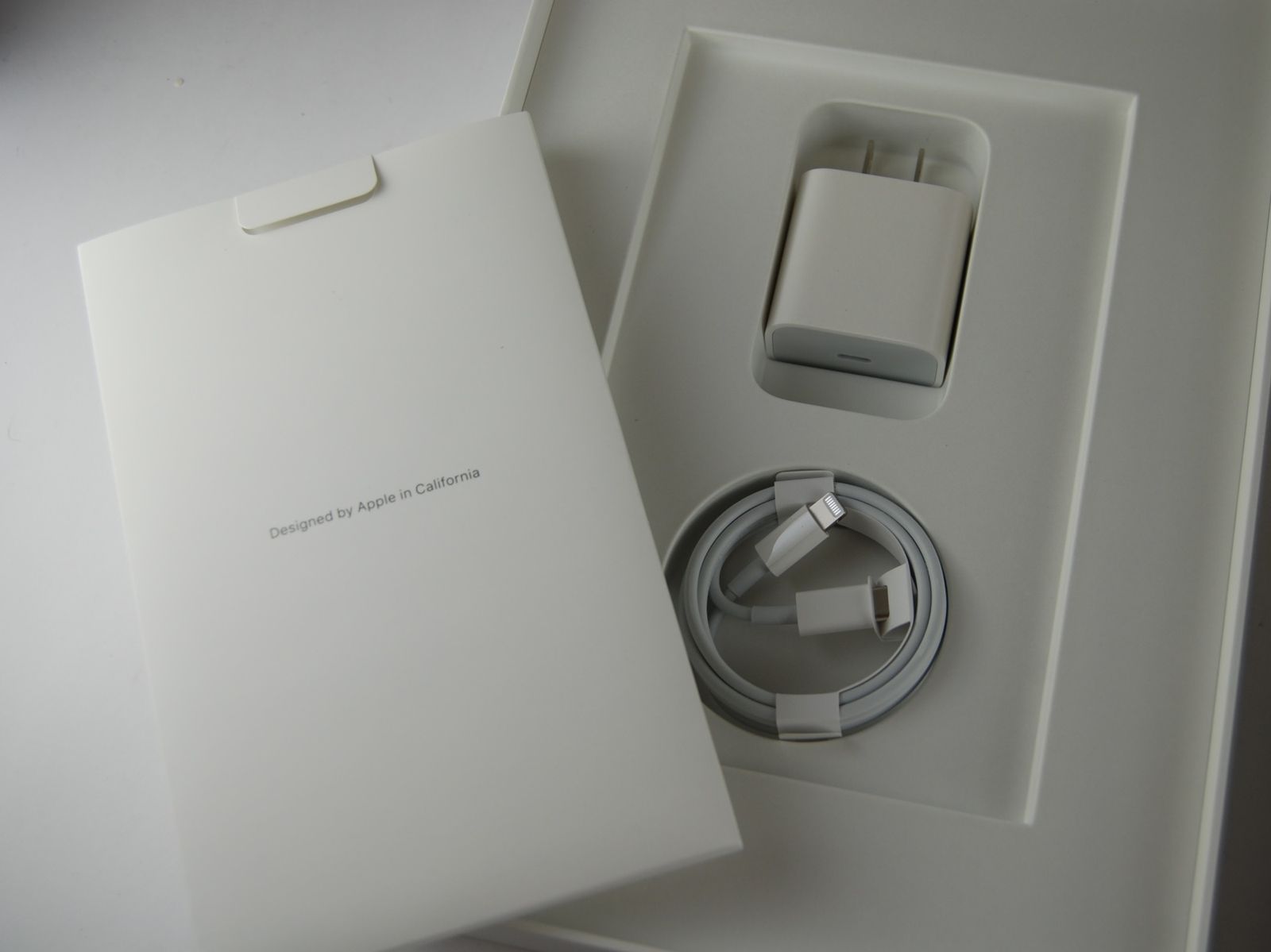 未使用】Apple iPad 第8世代 Wi-Fi 32GB シルバー A2270 第8世代】iPad2020