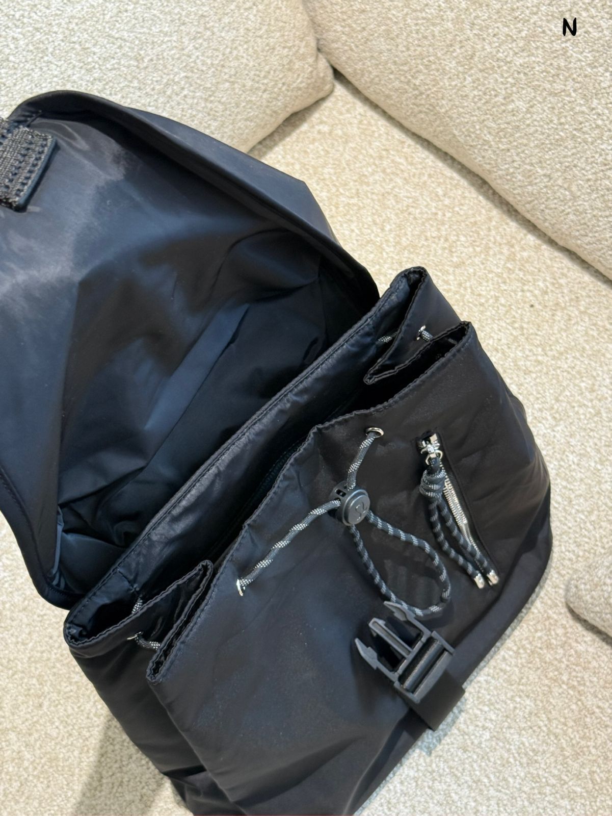 今日特価】Lululemon ドローストリング バケットバックパック