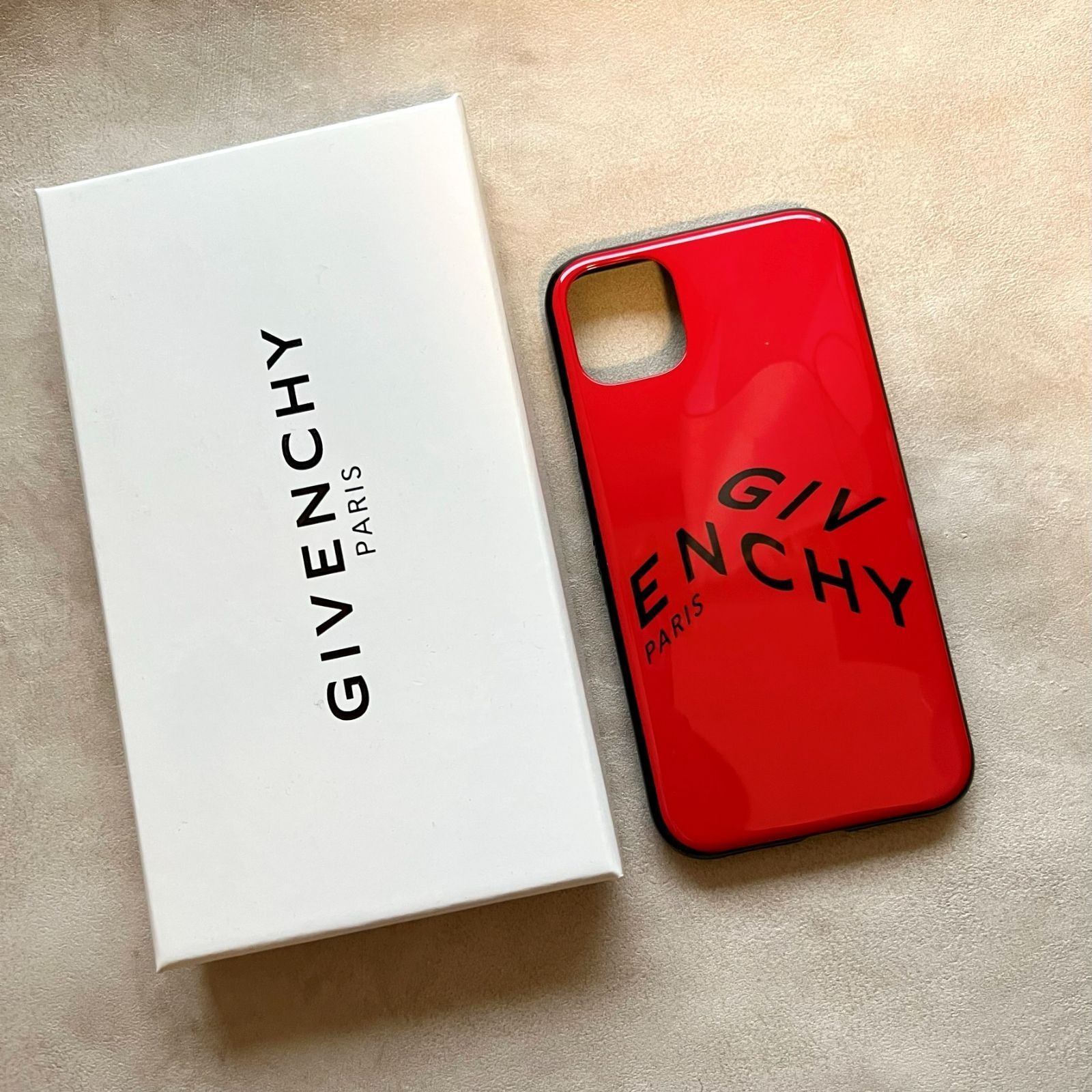 GIVENCHY〈ジバンシー〉ケース ジバンシィ iPhone15 Pro/14Proケース 4Gロゴ付き ジバンシー iPhone15