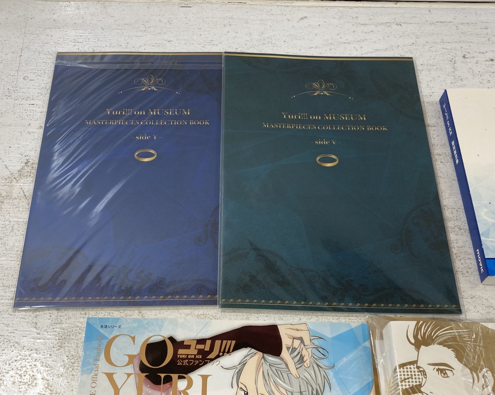 ユーリ!!! on ICE 原画集 公式ガイドブック 公式ファンブック セット