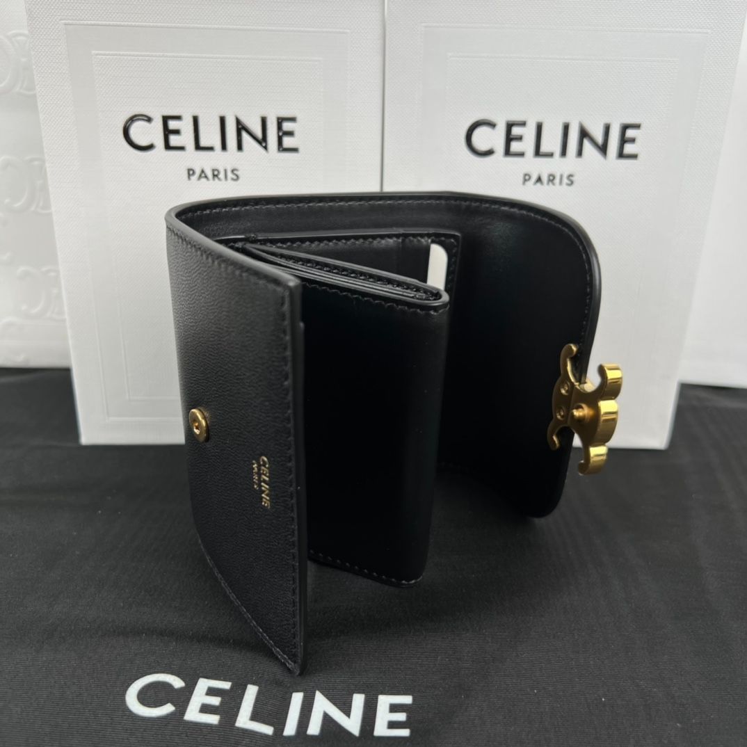 【CELINE】SMALL WALLET TRIOMPHE コンパクト財布 トリオンフチャーム】☆CELINE☆ コンパクトウォレット (CELINE