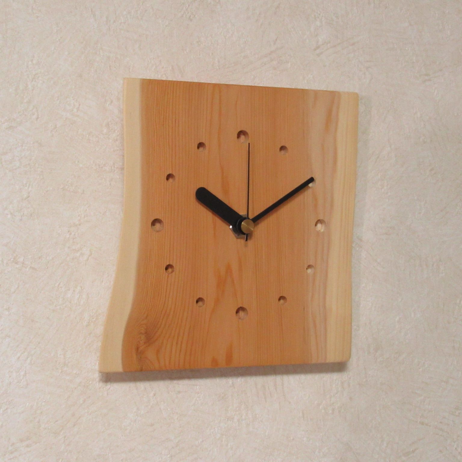 縁起の良い木【いちい（一位）】天然木 木製時計A2（掛け時計） - メルカリ