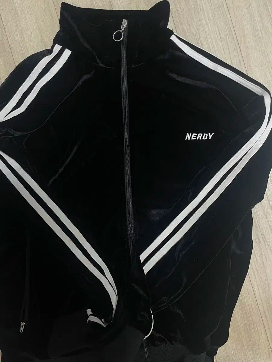 【M】 NERDY ノルディ ベロア 長袖 ジャージ NERDY ベロア 黒ジャージ ノルディ