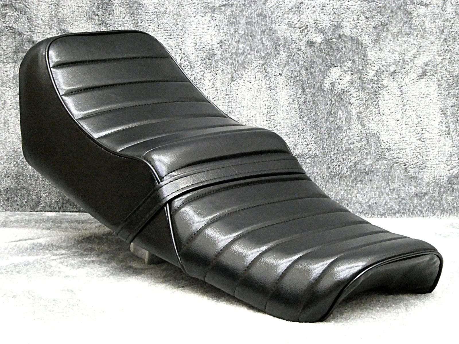 Z400FX 黒皮 タックロールシート あんこ抜き ローダウンシートZ400J段シートZ550FX Z500FXへっぽこ社長 外装 ブラック ボタン