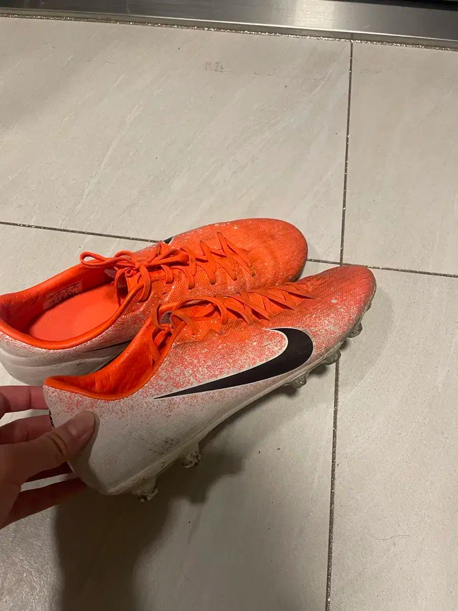 NIKE(ナイキ) サッカーシューズ オレンジ 275 - メルカリ