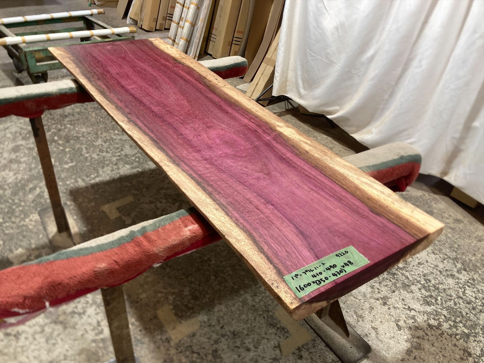 パープルハート9220 一枚板無垢 乾燥材 1600x410‐490x48mm カウンター センターテーブル 棚 テレビ台 花台 DIY 窓台 台