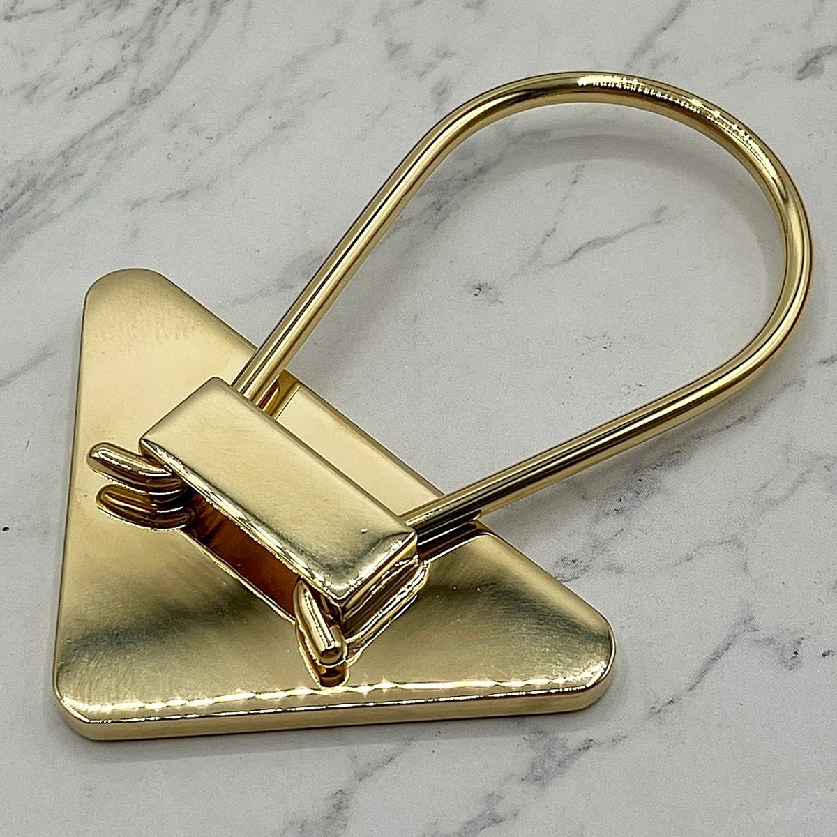 【PRADA】エナメルメタル キーリング PRADA】プラダ エナメルメタル キーリング