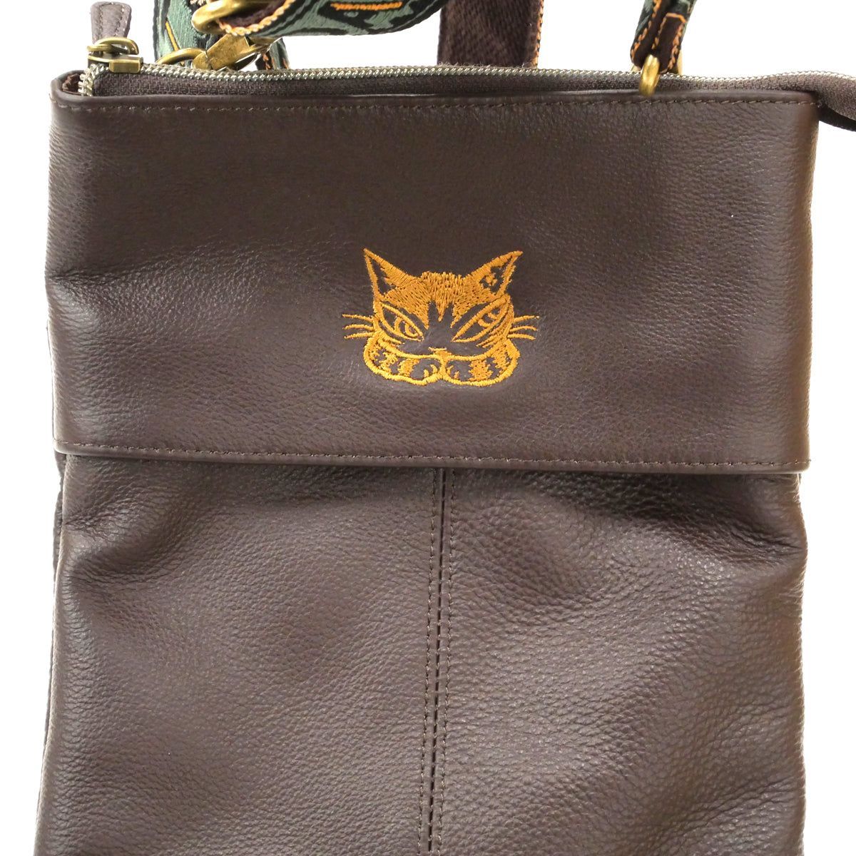 新品 マルチレザーサコッシュ チョコ わちふぃーるど 猫の