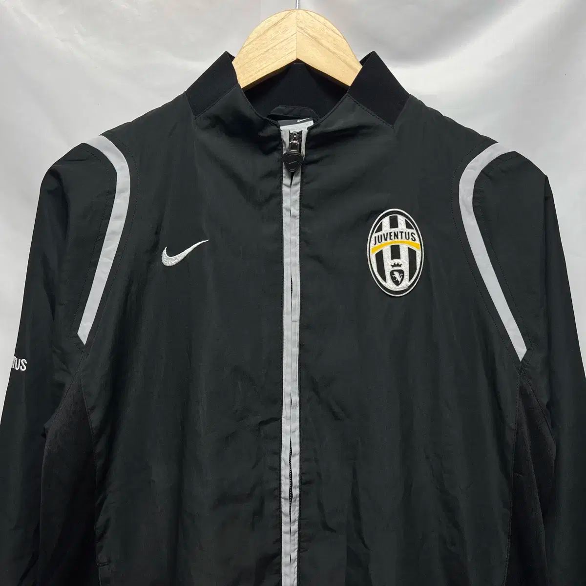 Nike ユベントス04頃 ウィンドブレーカー Mサイズ 未使用品 純正品/ 100 NIKE(ナイキ) ユヴェントスFC 00s オールドスクール