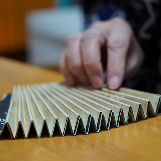 女持 箔