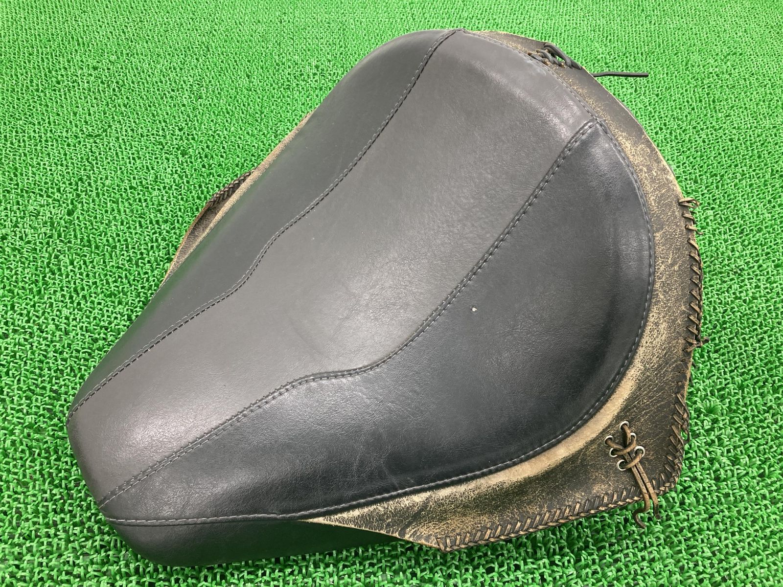 ハーレー　ヘリテイジ　エボ　純正シート FLSTC フロントシート ハーレー 純正 中古 バイク 部品 エボ EVO