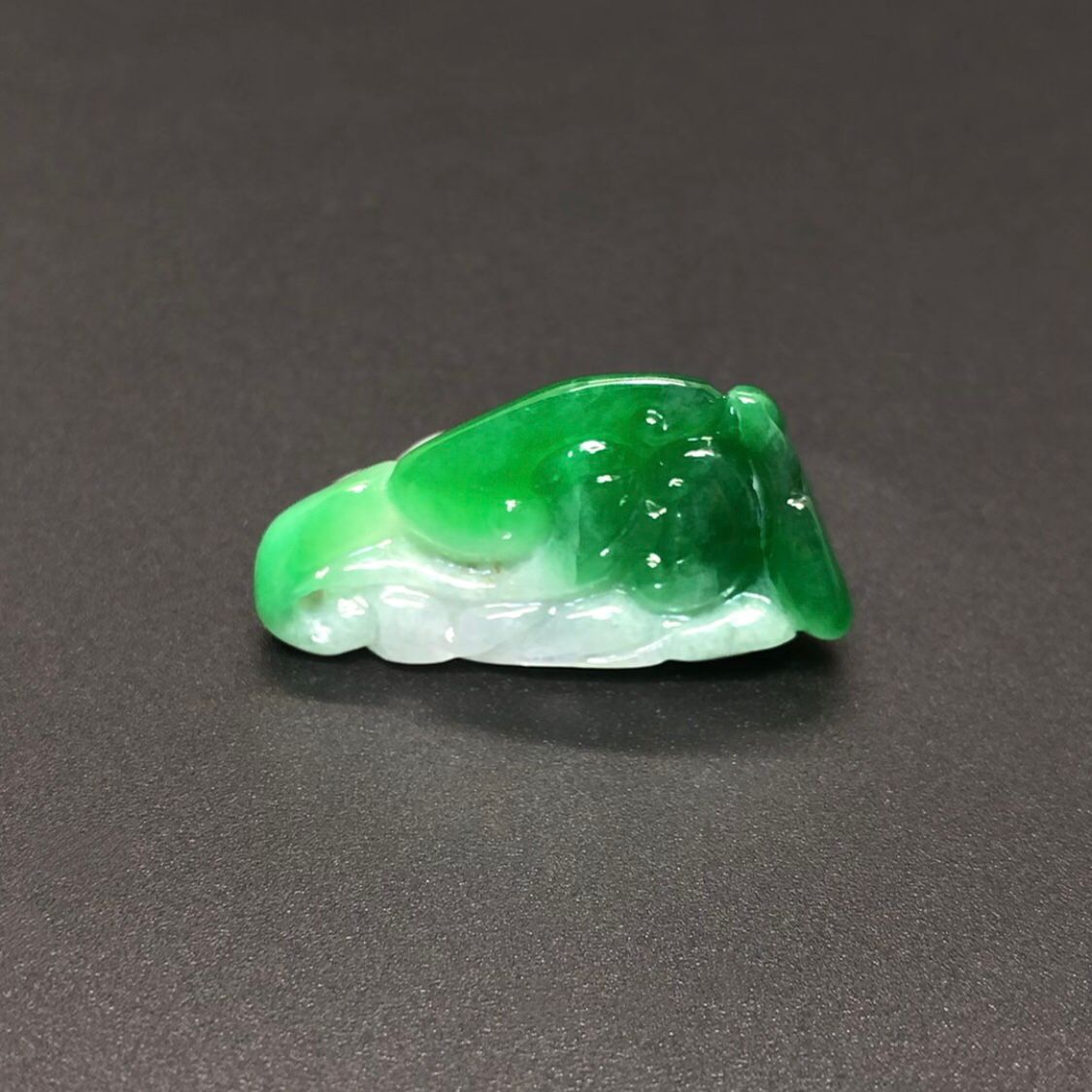 希少】天然本翡翠 高品質ろうかんグリーン ペンダント 36.30ct