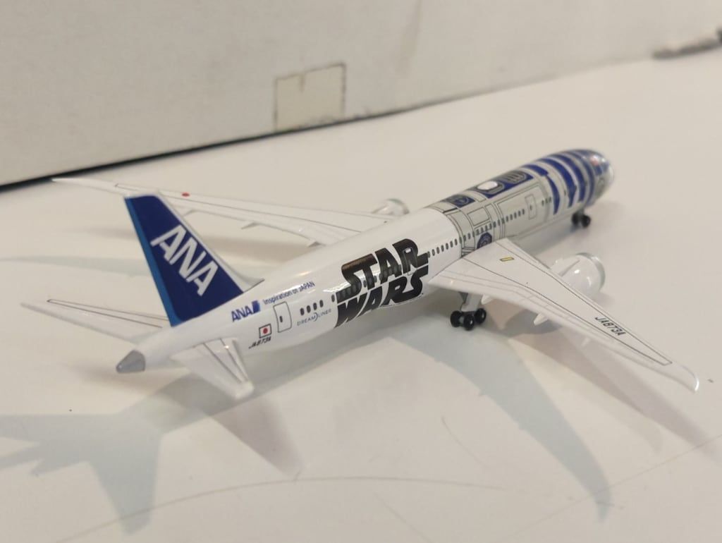 R2-D2 ANA JET モデル 1:400 ANA 1/400 R2-D2 ANA JETモデル JA873A