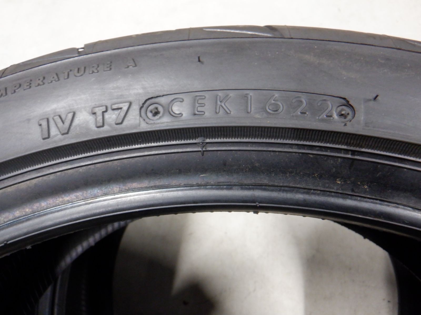 40R18 ブリヂストン