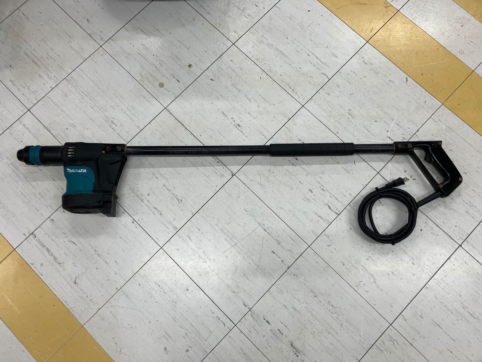 送料無料 Bランク マキタ 電動ケレン ロングハンドルタイプ SDSプラスシャンク スクレーパ別売 HK1820L アクトツール富山店 吊