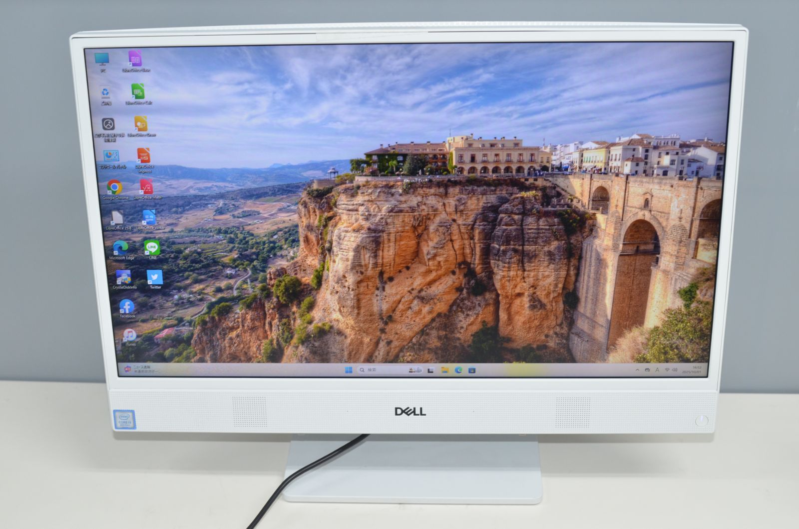 一体型パソコン DELL Inspiron 3280 AIO Windows11 office SSD256GB HDD500GB core i3-8145U|メモリ8GB|21.5インチ|無線|webカメラ
