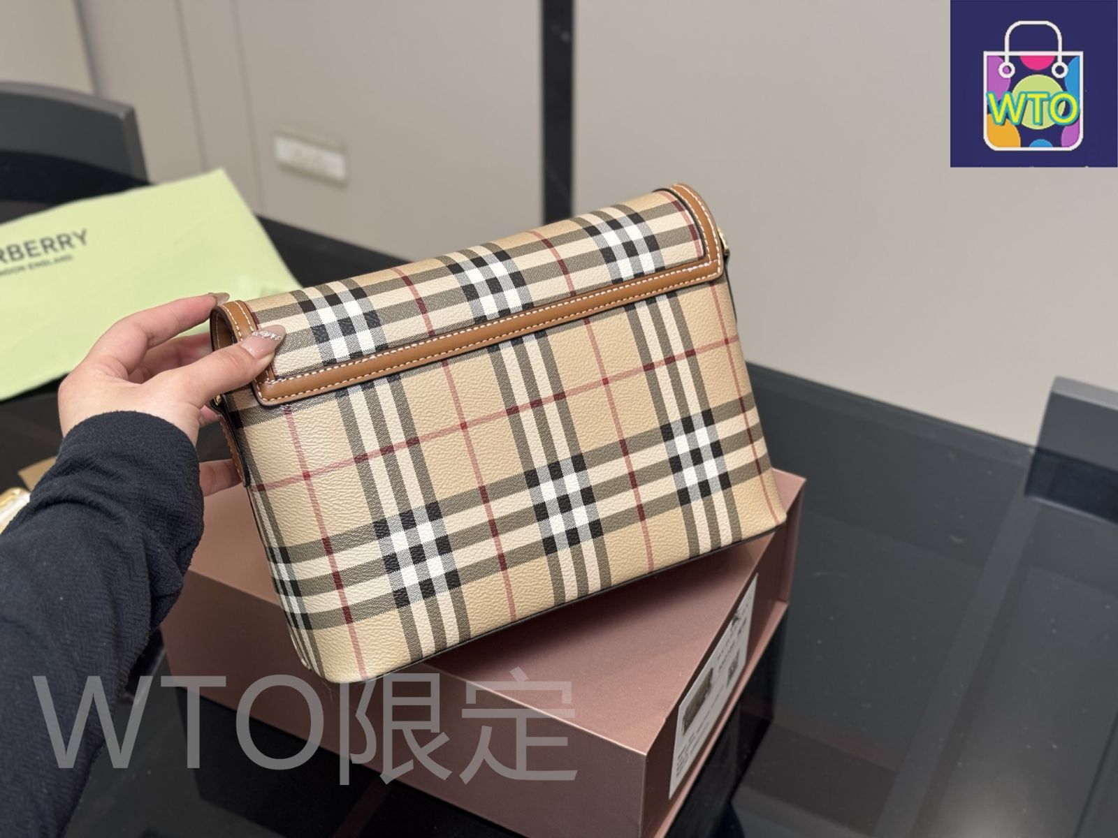 6万取引突破★UPS速達便！【BURBERRY】ポーチ 6万取引突破☆UPS速達便！【BURBERRY】ポーチ