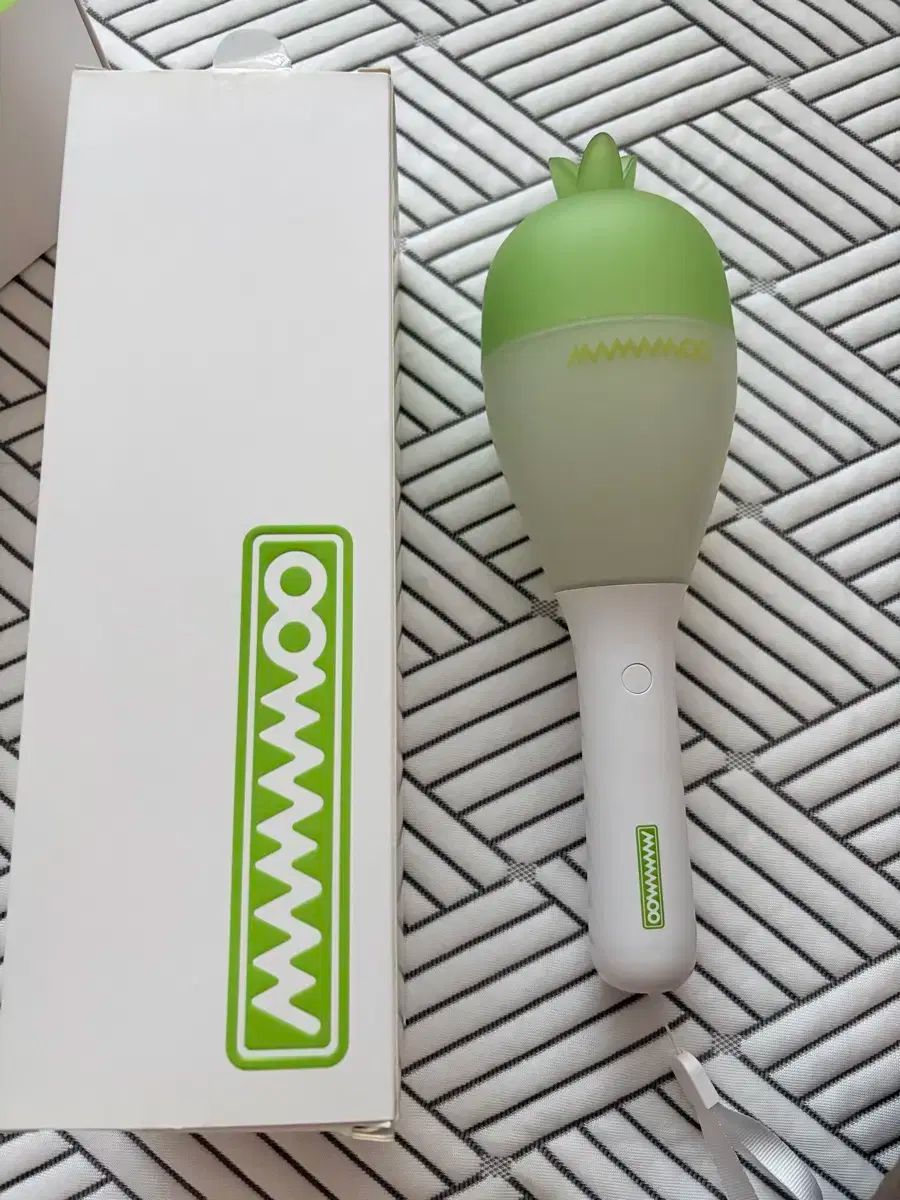 MAMAMOO ムボン　ペンライト　Ver.2.6 Moobong 2.5 v 2.6 colors comparison : r/mamamoo