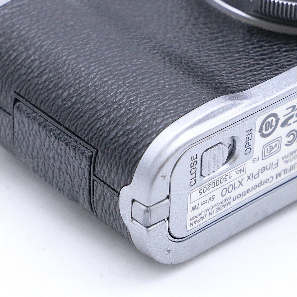 富士フィルム Fujifilm FinePix X100 シルバー FinePix 富士フィルム Fujifilm X100 シルバー デジタルカメラ