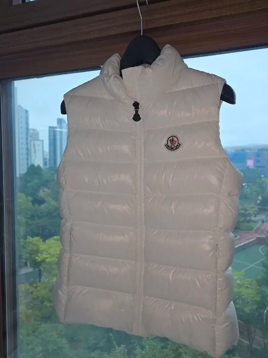 モンクレール 白 ダウン ベスト 正規保証‼️様 向