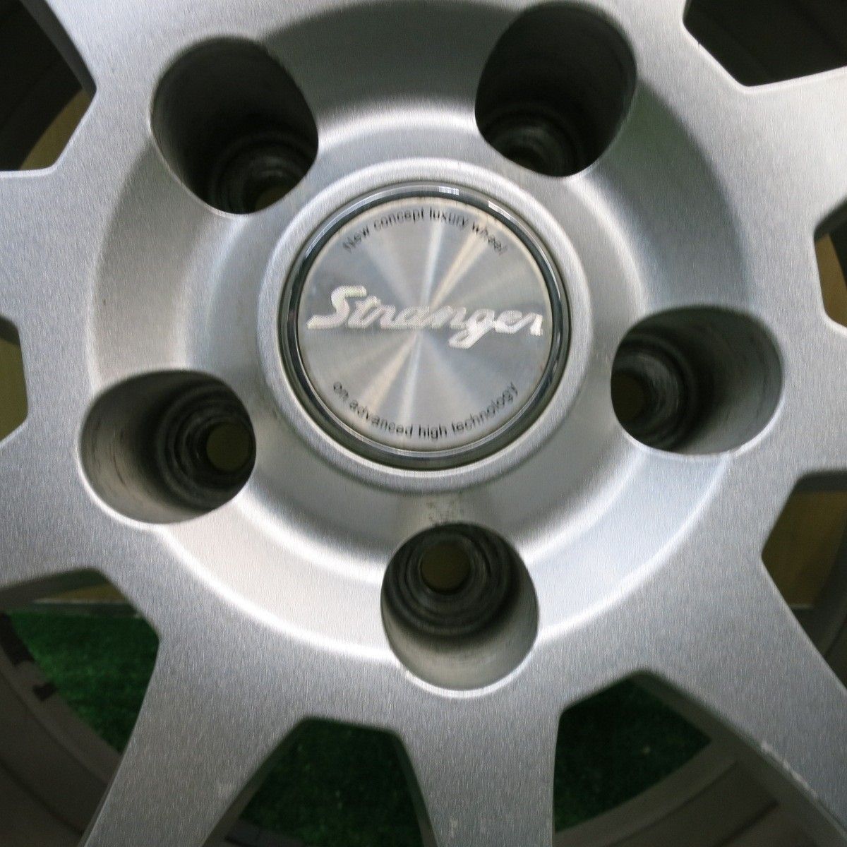 ☆Y6276　【溝有り・スタッドレスタイヤ】STRANGER 社外アルミ 14×5.5J PCD:100 4H +38 ハブ径67mm BRIDGESTONE BLIZZAK VRX2 185/70R14 2025年最新Yahoo!オークション -stranger ホイール(スタッドレス