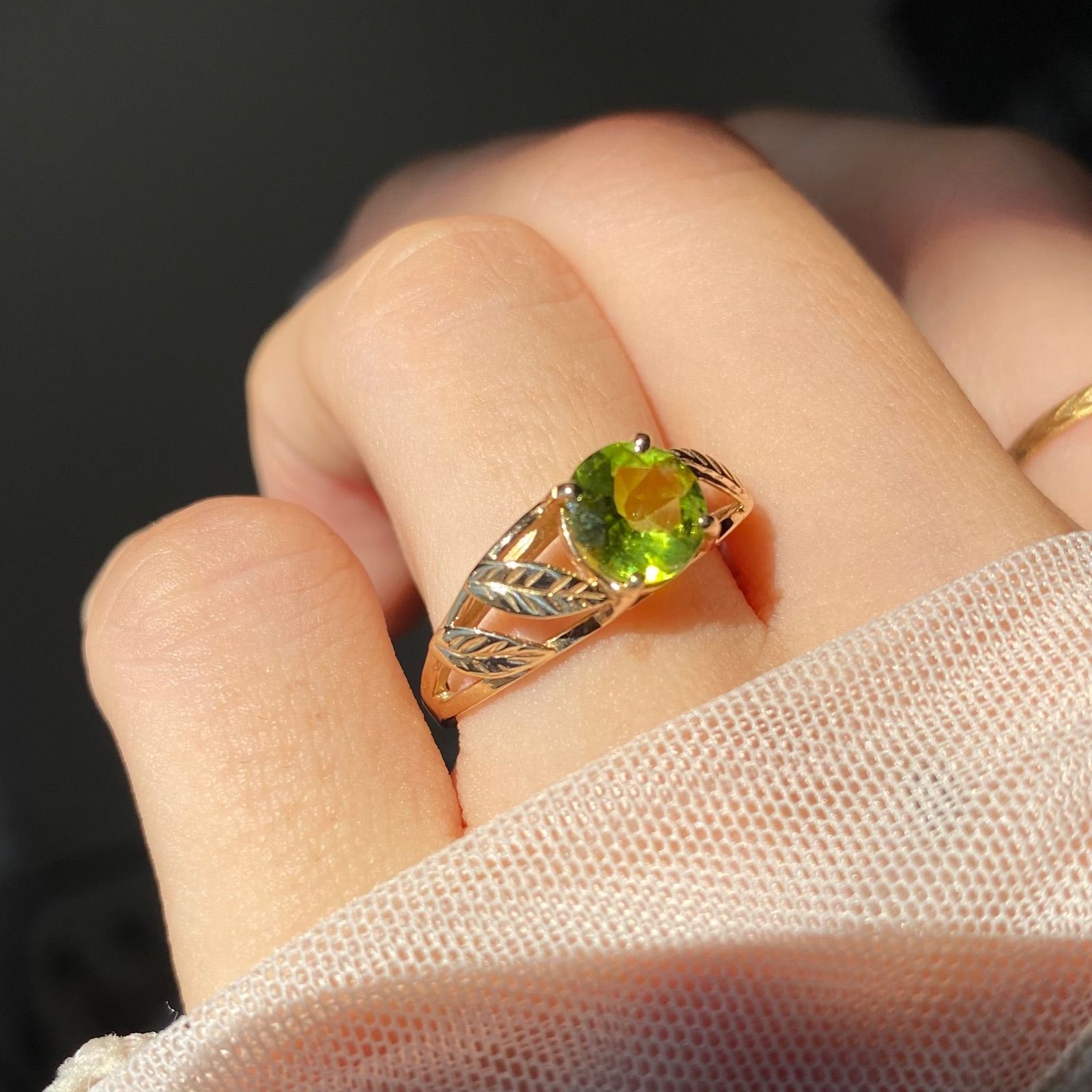 買取店】14K K14 ペリドット リーフ彫金 アンティーク調 レトロ リング  