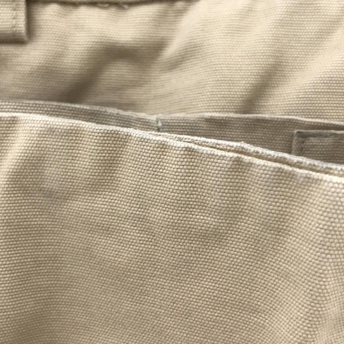 ベージュ