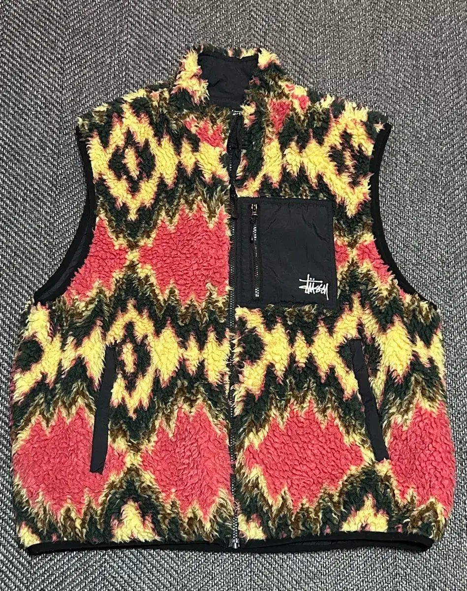 XL STUSSY(ステューシー) フィルモア シェルパ ベスト マスタード