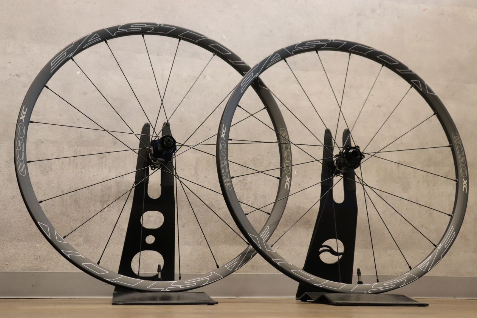 イーストン EASTON EC90XC カーボン チューブレスレディ シマノ 10S ホイールセット 26インチ さいたま浦和店