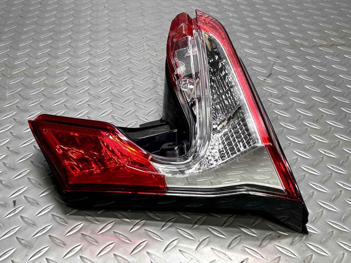 日野純正テールランプ 日野純正テールランプ左右 大型 日野大型用純正