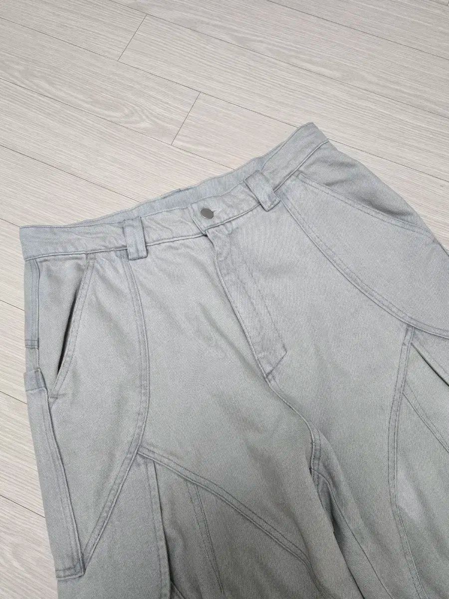 L イグノータ ROAMER CARGOPANTS スモーク 白