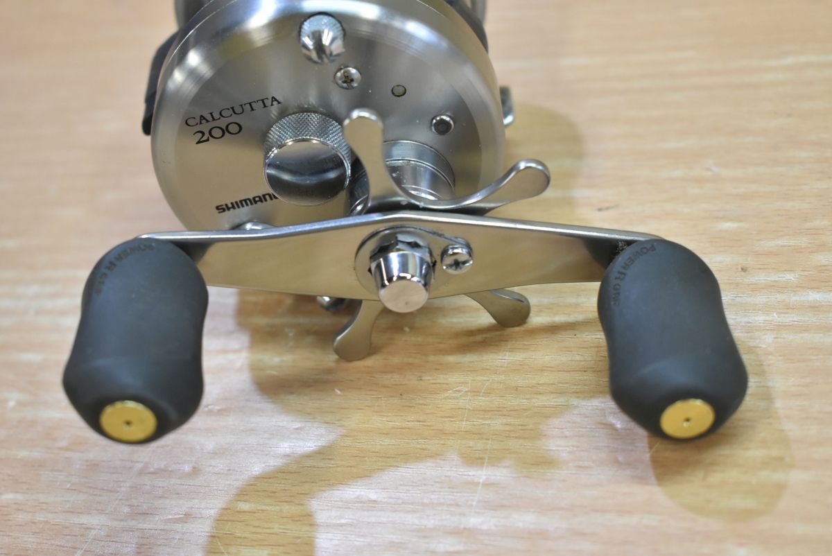 シマノ 05 カルカッタ 200 右巻き SHIMANO CALCUTTA ベイトリール