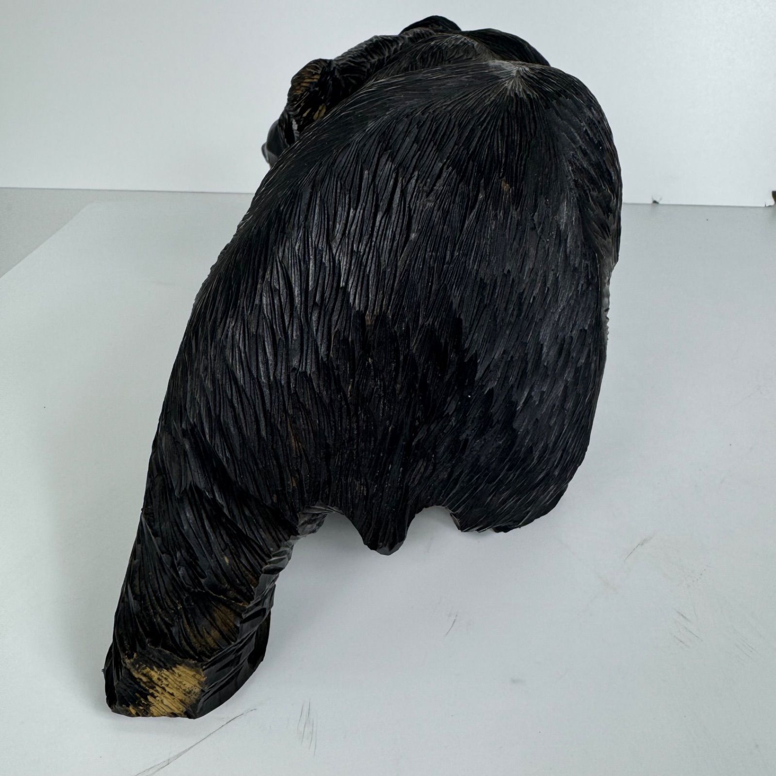 北海道伝統工芸 木彫りの熊 鮭くわえ彫刻 作家銘あり 彫刻アート 置物