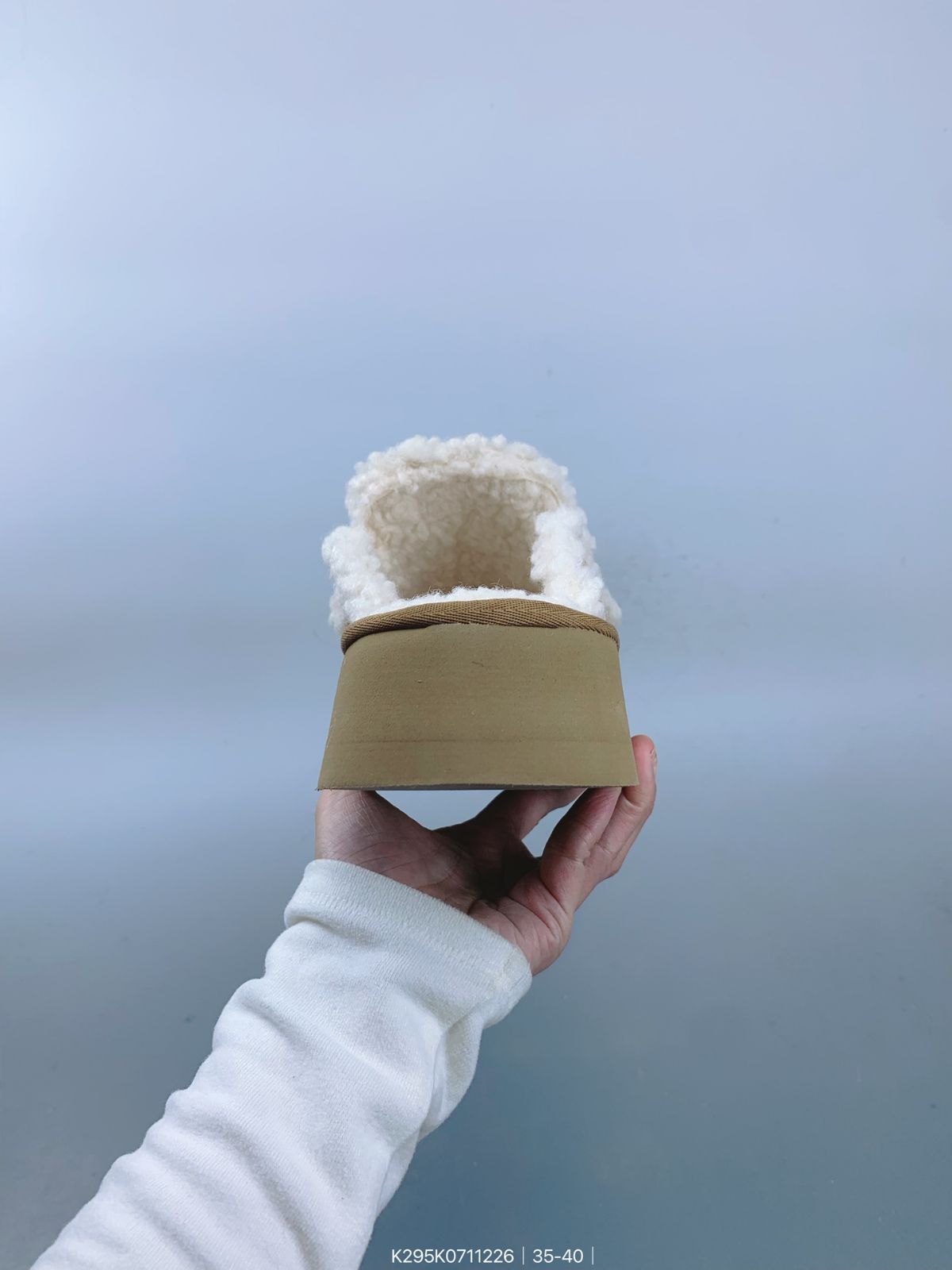 UGGのおしゃれな厚底スノーブーツ