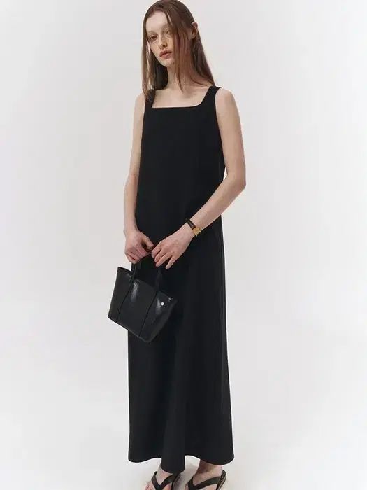 ダンスト ロングアンドリン スリーブレス ワンピース ブラック