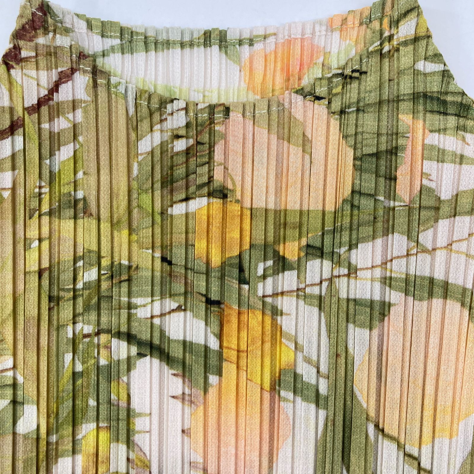 PLEATS PLEASE