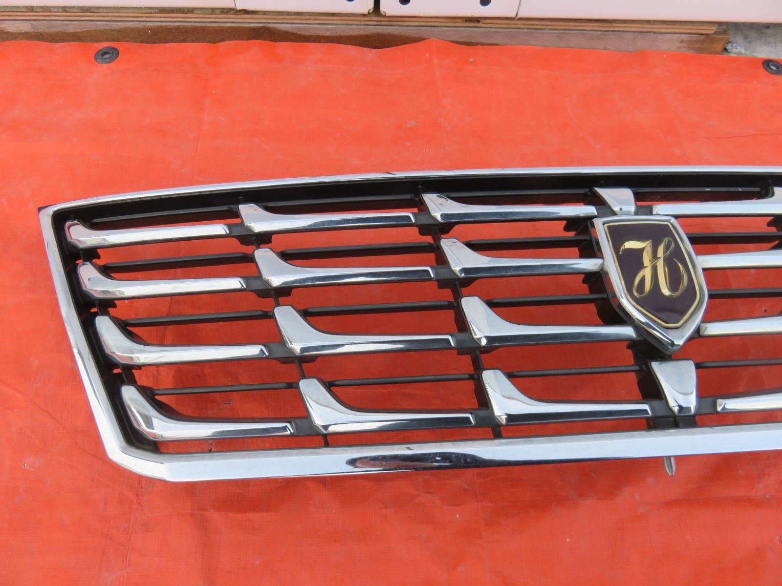 送料無料 グランビア グリル トヨタ2000年式グランビアフロントグリル