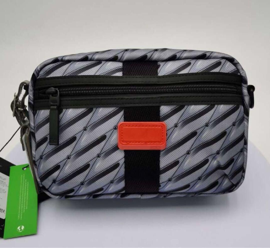 新品 TUMI ショルダーバッグ グレー 374102 - メルカリ 