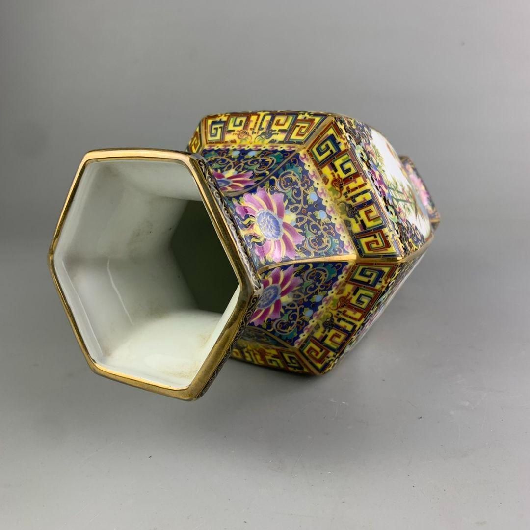 清乾隆蒔金琺瑯彩紫紅花鳥六方花瓶 景徳鎮 陶磁器 装飾品 現代工芸品美術品 置物 琺瑯彩蒔花鳥六方花瓶 景徳鎮 陶磁器 装飾品 工芸品 置物 - メルカリ